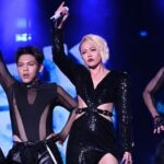 「36秒內吃完12顆」能脫單轉運？　大咖歌后也跟風！跨年台上轉身偷吃葡萄
