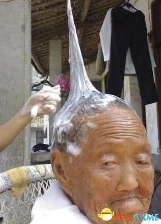 每日轻松一刻 郑州拾荒者装备金属探测仪月入八千