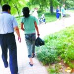 郑州流浪美女引关注 被曝是海归被诊断为精神分裂