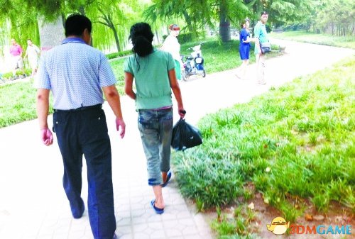 郑州流浪美女引关注 被曝是海归被诊断为精神分裂