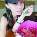90后白富美弃副总职位 微博卖手链8个月赚60万