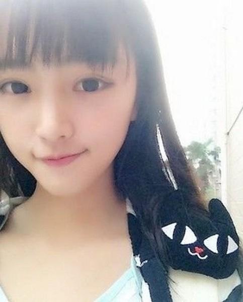 武大女神秒杀众校校花 天使面孔魔鬼身材香艳私照