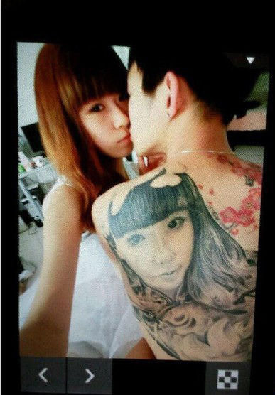 各种求爱必杀技必看 台湾男背纹女友脸庞表爱意