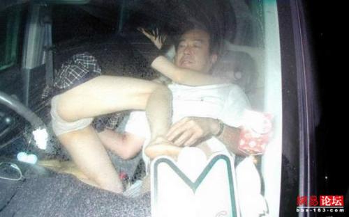长沙偷情男女裸死车中引围观 死者妻子当场昏厥