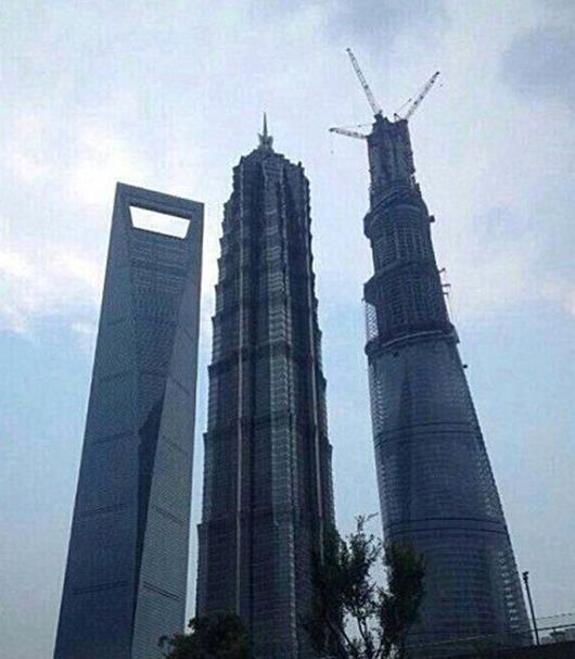上海滩现三神器高楼 被调侃是注射器开瓶器打蛋器
