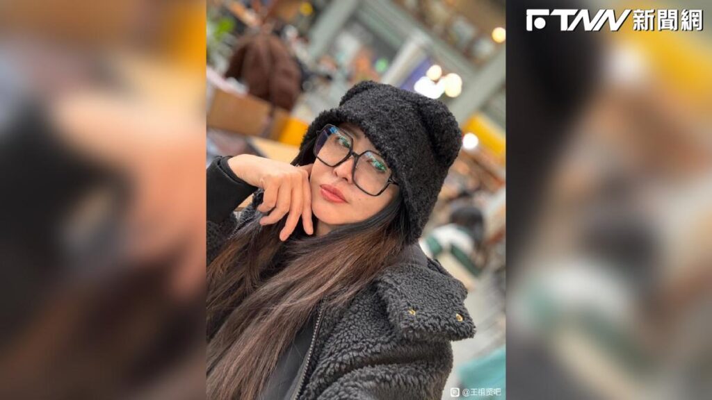 58歲王祖賢遭爆壓榨員工！　新年PO美照「避談此事」：回娘家啦