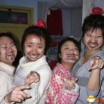 每日轻松一刻 陪酒女把五个小伙伴强奸了你懂的