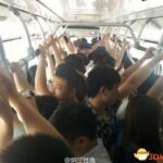每日轻松一刻 小伙给孕妇让座发现是自己前女友